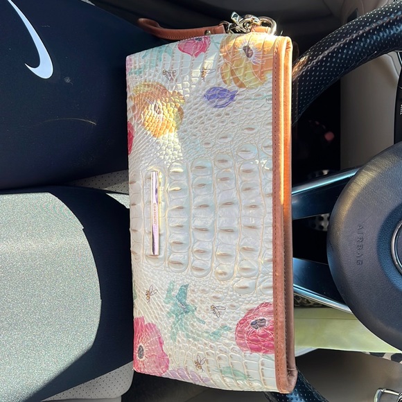 Handbags - New Brahmin clutch $65